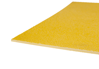 Nærbillede af gult glasfiber skridsikkert underlag / plade til at værne mod glide og snubleulykker. hvor man kan se overfladen