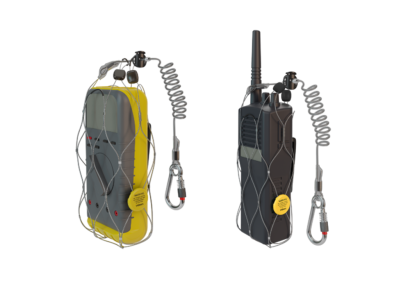 Billede af 2 walkie-talkies med Dropsafe pouch rundt om sig