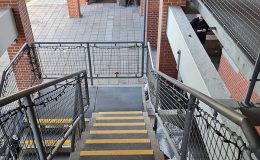 Kundecase - Randers plejecenter skridsikker trappe fiber glas - trinsikring løsning til bolig