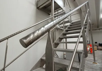 Gelænder trappe indendørs industri i Danmark