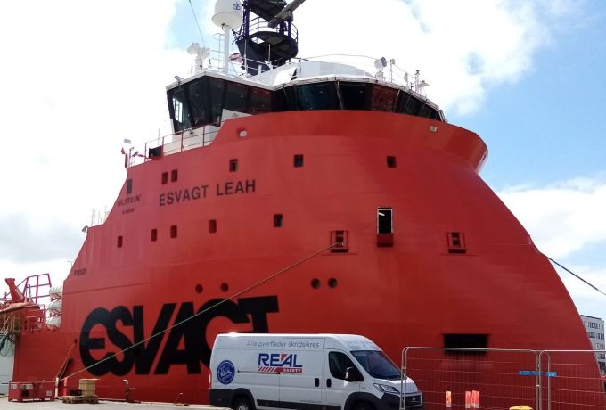 Esvagt kundecase - skridsikring af trapper og stiger til reducering af faldulykker på skibe